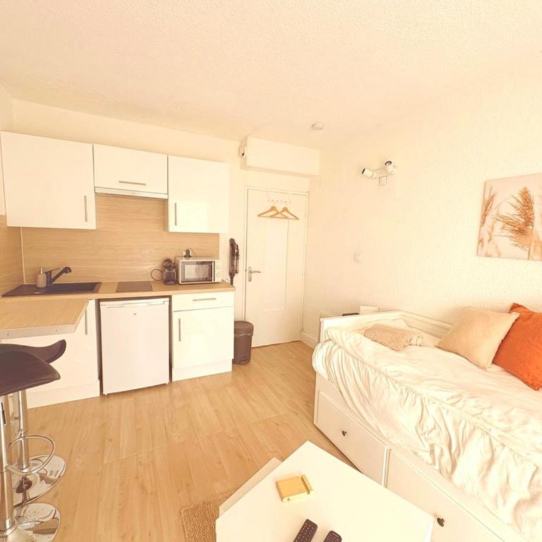 Studio avec balcon, centre-ville, clim, wifi & plage - Estudio - 5