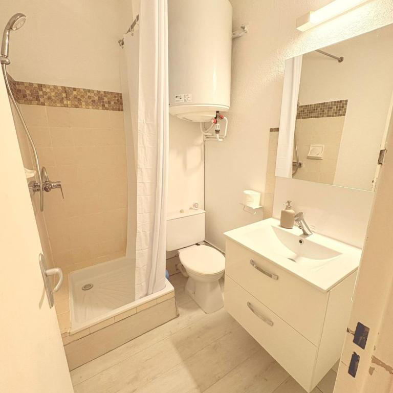 Studio avec balcon, centre-ville, clim, wifi & plage - Estudio - 9