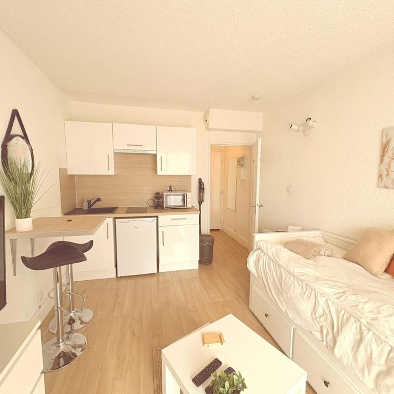 Studio avec balcon, centre-ville, clim, wifi & plage - Estudio - 8
