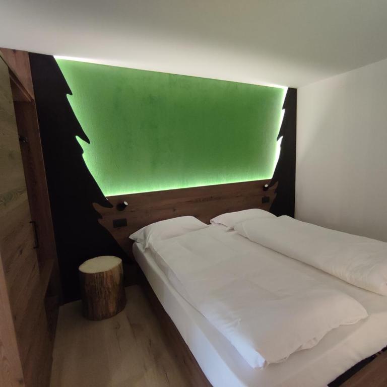Aria Alpina Guest House Affittacamere - Camera Queen con Vasca Idromassaggio - 7