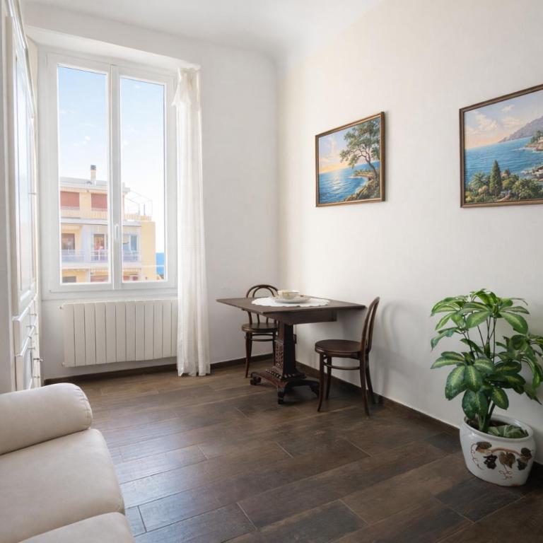Casa Danilo Sanremo Centro - a 100m dalla Spiaggia - Appartamento con 1 Camera da Letto - 1