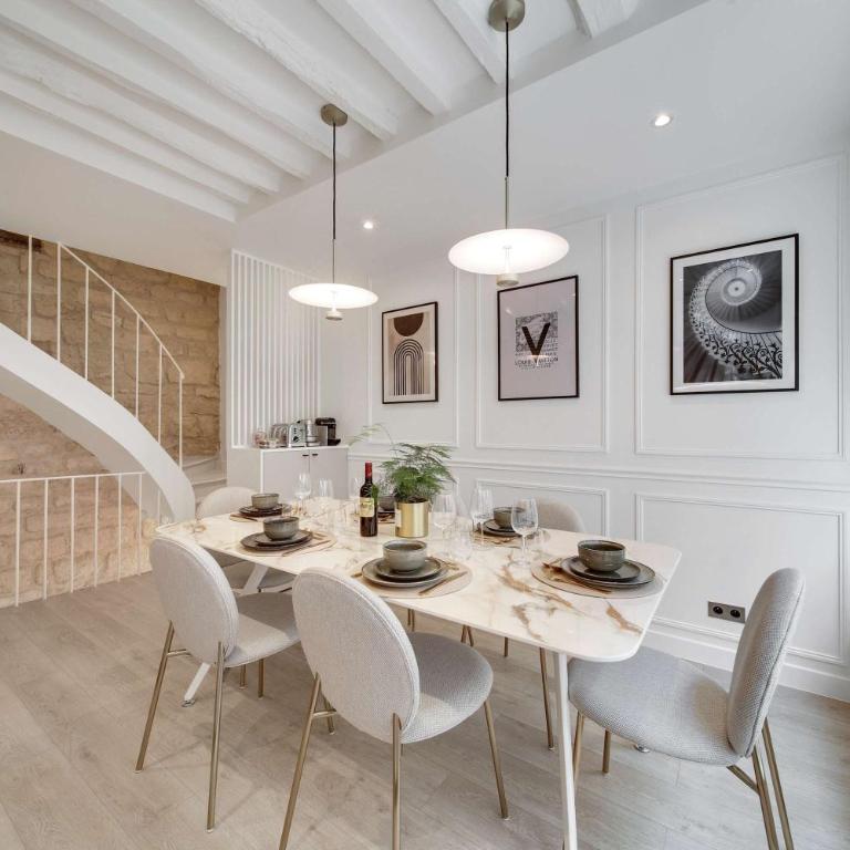 Historical house in the heart of Paris - Appartement - 17