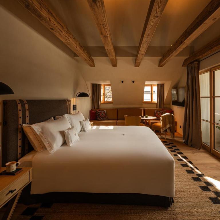 Castel Badia - The Leading Hotels of the World - Camera Matrimoniale con Vista Montagna - 1