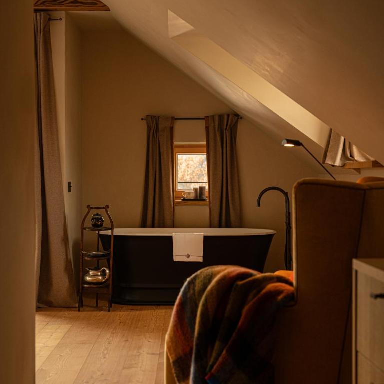 Castel Badia - The Leading Hotels of the World - Camera Matrimoniale con Vista Montagna - 3