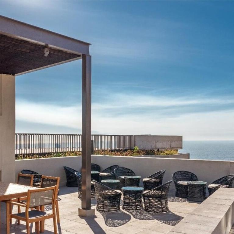 Loft with a spectacular view of the bay - One-Bedroom Apartment - 3