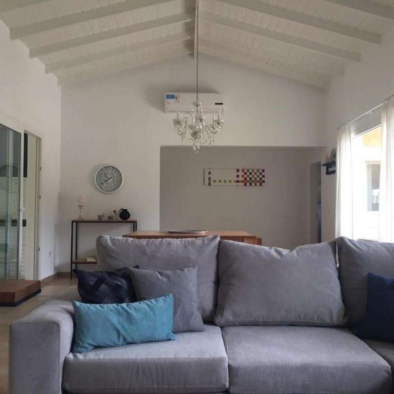 Casa con parque y pileta en Costa Esmeralda - Casa Vacacional de 3 dormitorios - 2