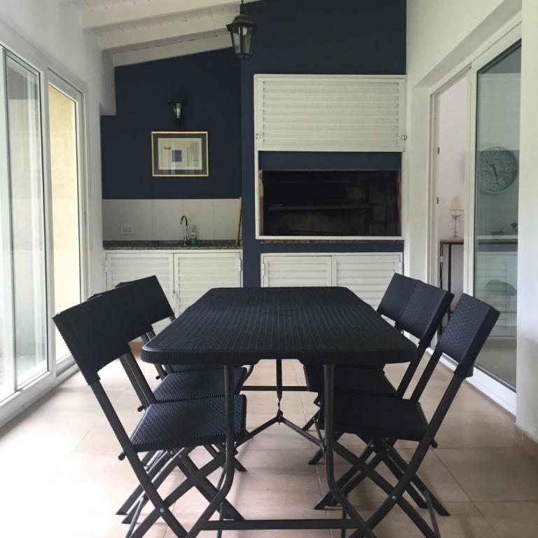 Casa con parque y pileta en Costa Esmeralda - Casa Vacacional de 3 dormitorios - 29