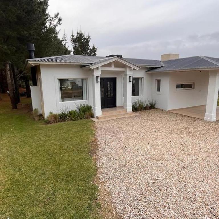 Casa con parque y pileta en Costa Esmeralda - Casa Vacacional de 3 dormitorios - 37