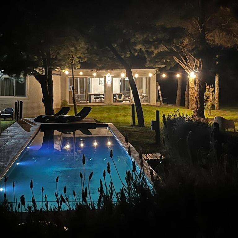 Casa con parque y pileta en Costa Esmeralda - Casa Vacacional de 3 dormitorios - 40