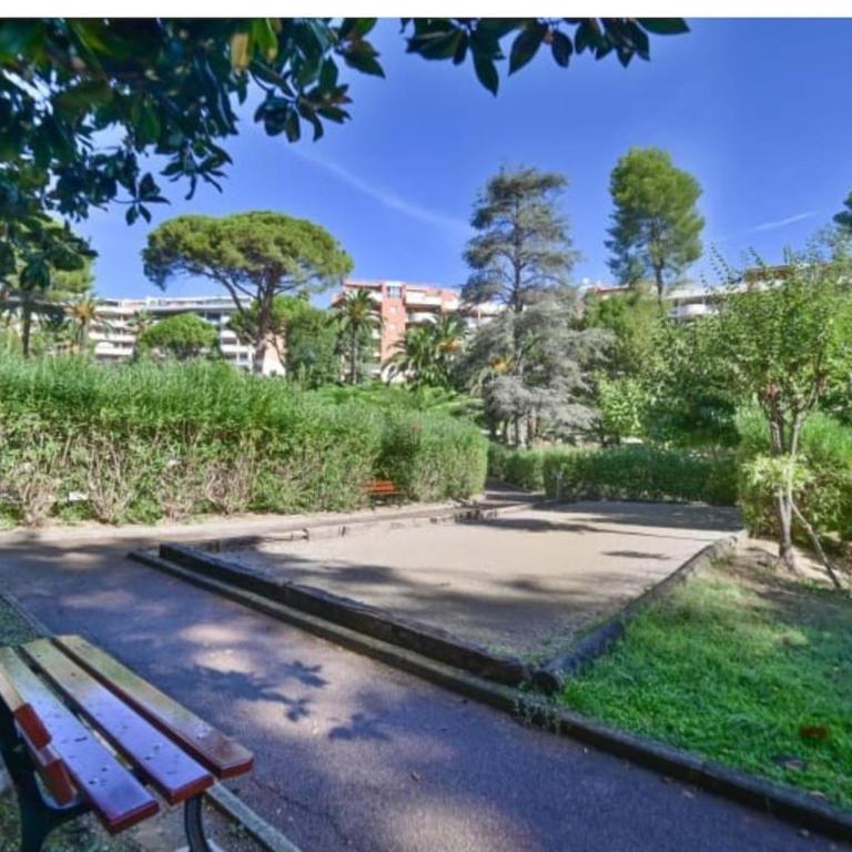 2pieces appartement avec jardin piscine et tennis à Cannes La Bocca - Apartment mit 1 Schlafzimmer - 3