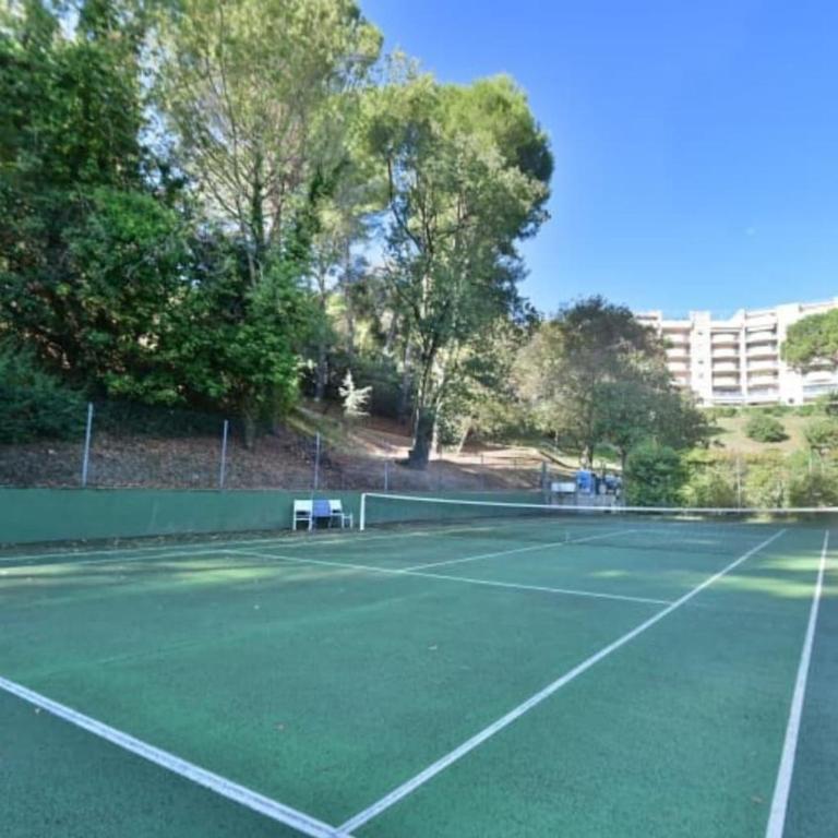2pieces appartement avec jardin piscine et tennis à Cannes La Bocca - Apartment mit 1 Schlafzimmer - 6