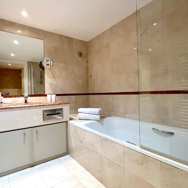 L'appartement Pierre Charron L - Two-Bedroom Apartment - 10