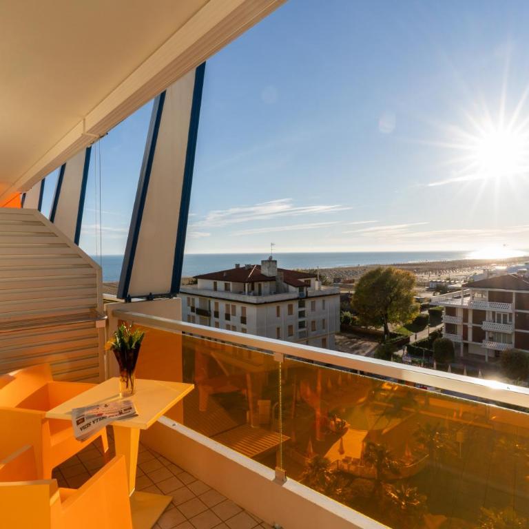 Bibione Palace Hotel - Triple Room with Side Sea View - 3