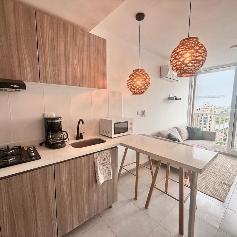 Hermoso Apartamento con vista al mar - Three-Bedroom Apartment - 2