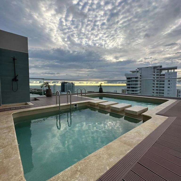Hermoso Apartamento con vista al mar - Three-Bedroom Apartment - 24