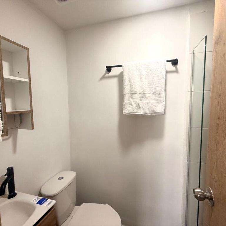 Hermoso Apartamento con vista al mar - Three-Bedroom Apartment - 19