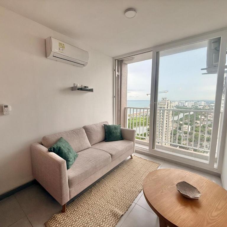 Hermoso Apartamento con vista al mar - Three-Bedroom Apartment - 4