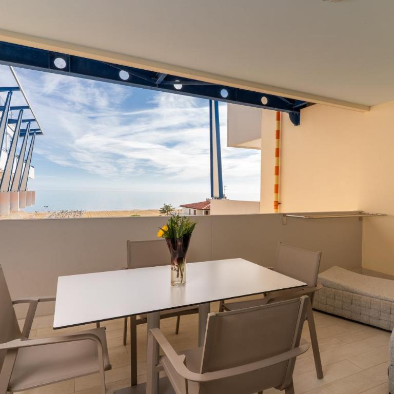 Bibione Palace Hotel - Suite with Garden View - 7