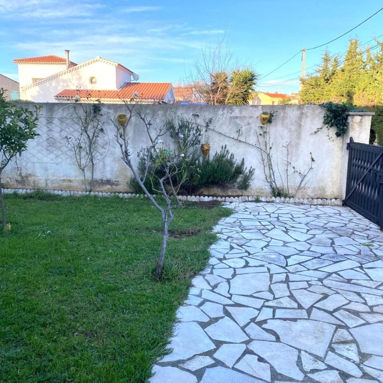 grande maison tout équipé avec jardin - Maison de Vacances - 16