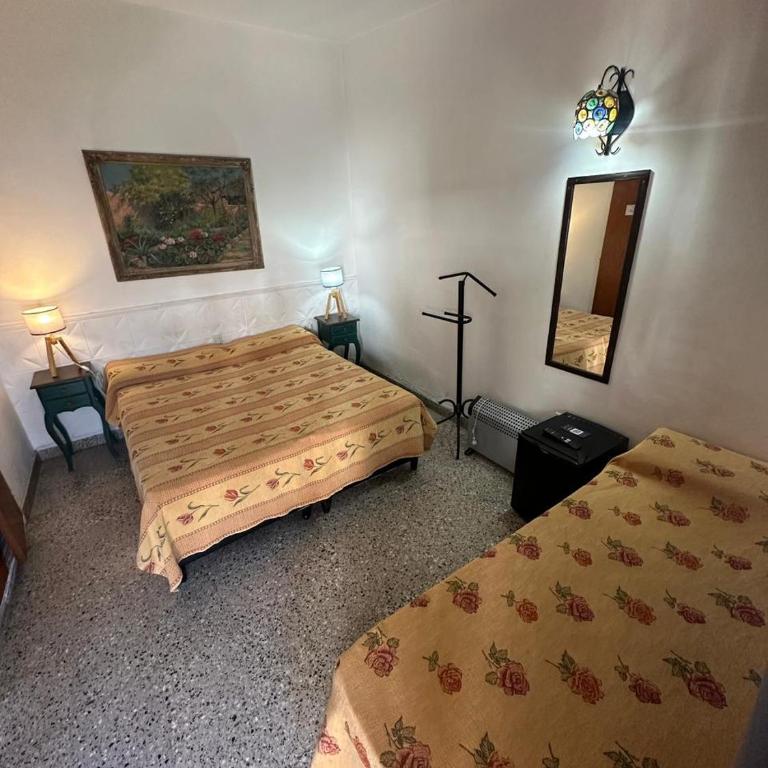 2 Cuadras de Terminal - Frente al Teleférico con Pileta - Double Room with Private Bathroom - 12