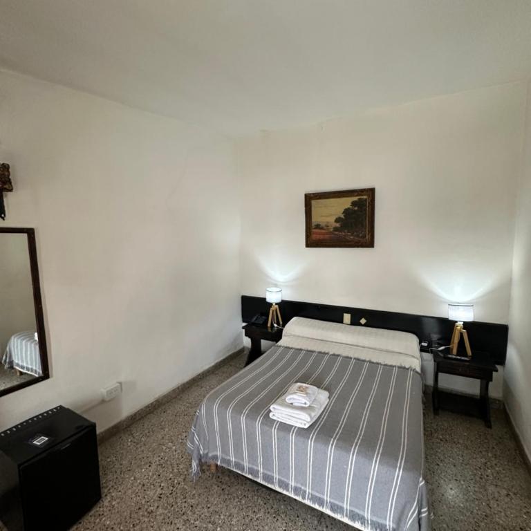 2 Cuadras de Terminal - Frente al Teleférico con Pileta - Double Room with Private Bathroom - 3