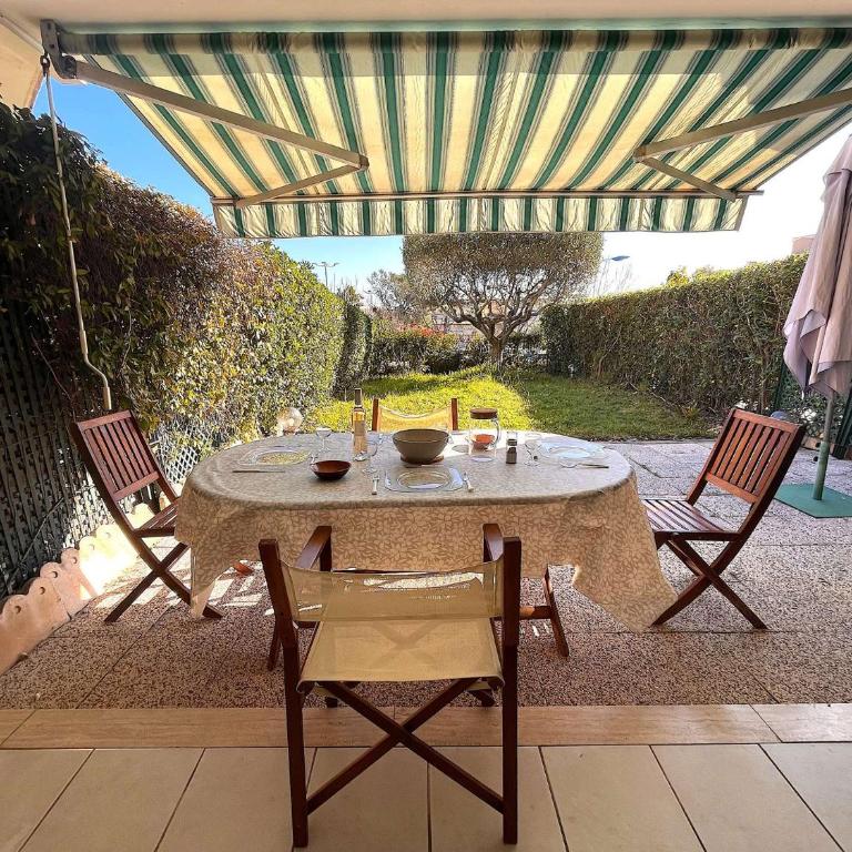 CA350-004 STUDIO CABINE 4 Personnes CAVALAIRE SUR MER - Apartamento - Acceso para personas de movilidad reducida - 11
