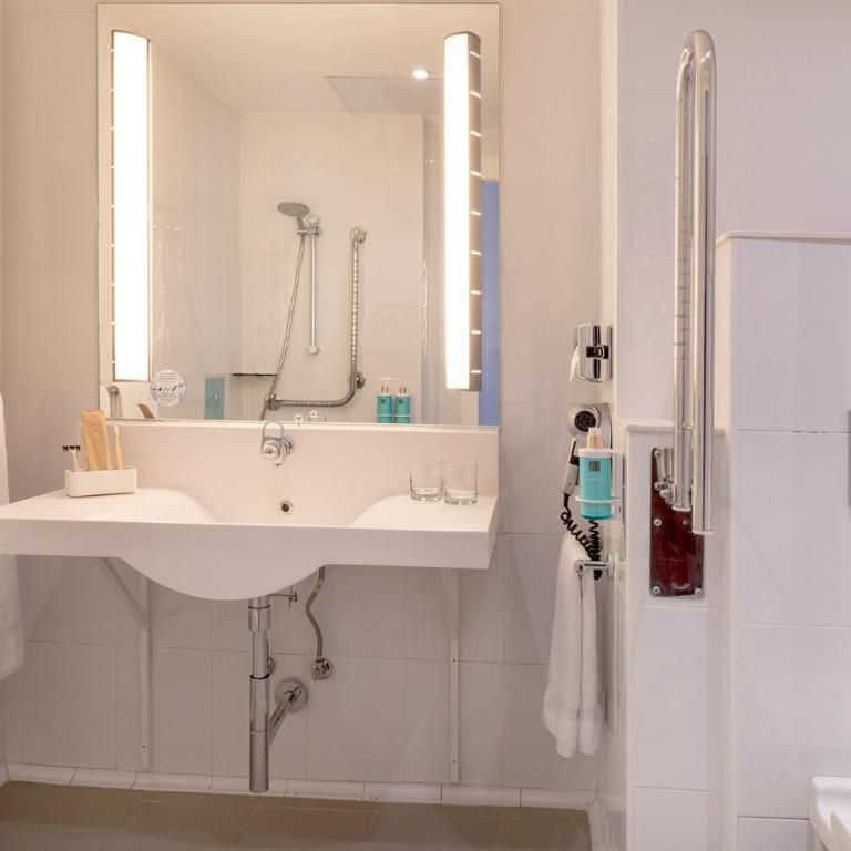 Novotel Campo De Las Naciones - Standard Twin Room - Mobility Access - Plaza Building - 6