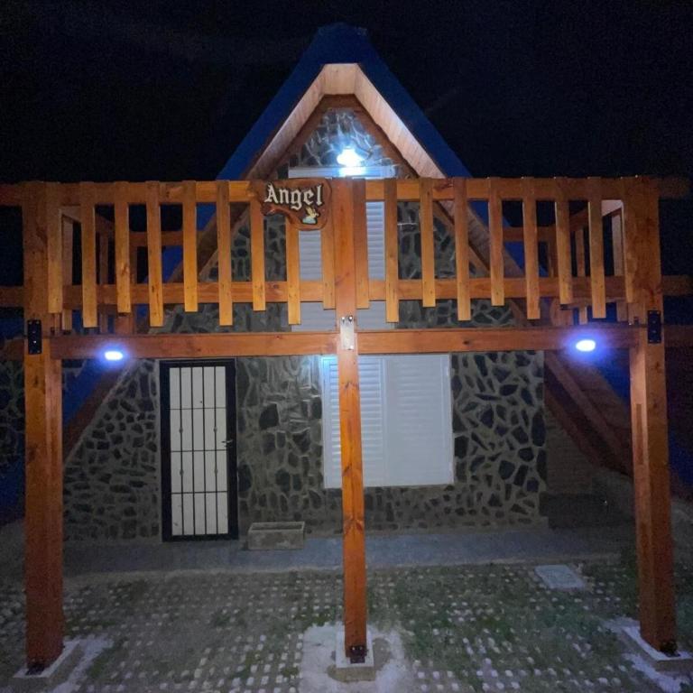 Angel Alpino Cabin - Two-Bedroom House - 4
