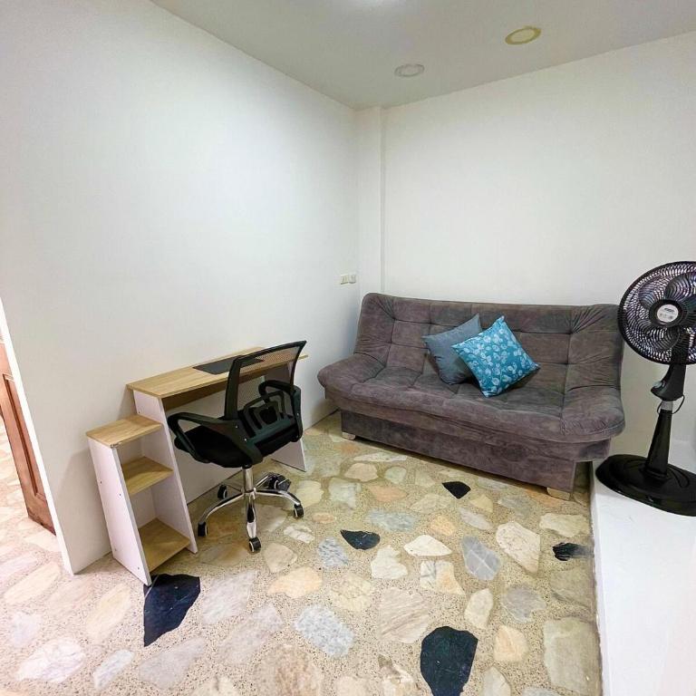 GURUS FR - Amplio, iluminado, Circunvalar 3H-2B, Parqueadero - Three-Bedroom Apartment - 2