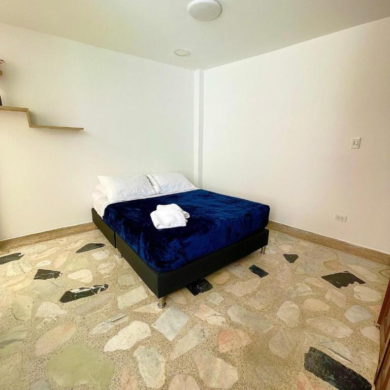 GURUS FR - Amplio, iluminado, Circunvalar 3H-2B, Parqueadero - Three-Bedroom Apartment - 4