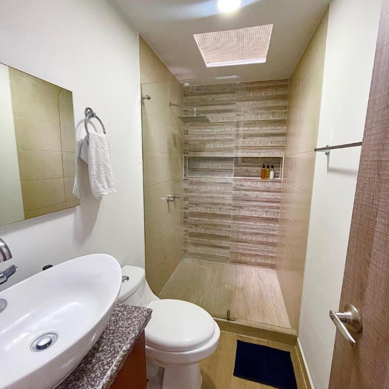 GURUS FR - Amplio, iluminado, Circunvalar 3H-2B, Parqueadero - Three-Bedroom Apartment - 7