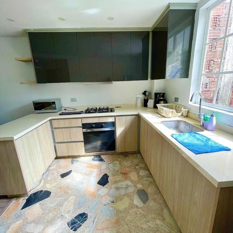 GURUS FR - Amplio, iluminado, Circunvalar 3H-2B, Parqueadero - Three-Bedroom Apartment - 16