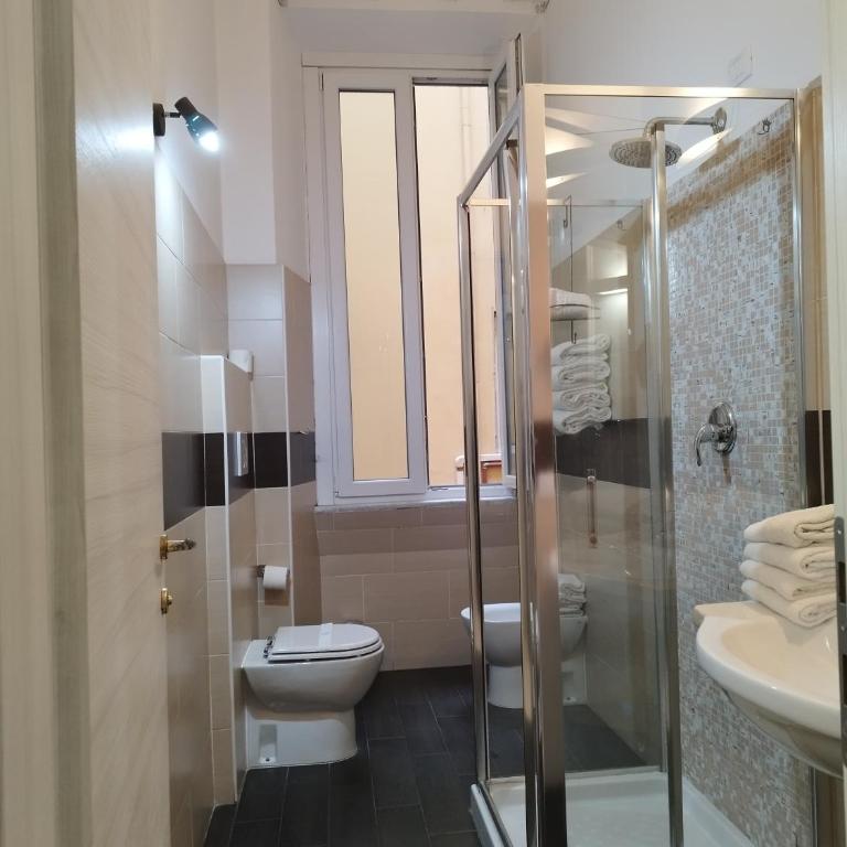 AD Cavour Luxury Rooms - by AD Roma - Comfort Dreibettzimmer mit Dusche - 9
