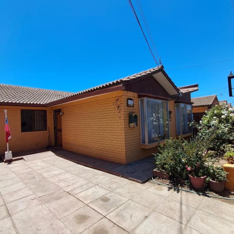 Arriendo Casa a Turistas - Three-Bedroom House - 2
