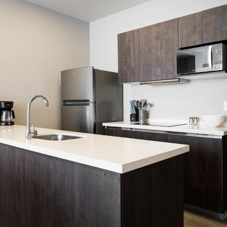 Modern Apartment with City Views and Pool Access - Apartamento - 5