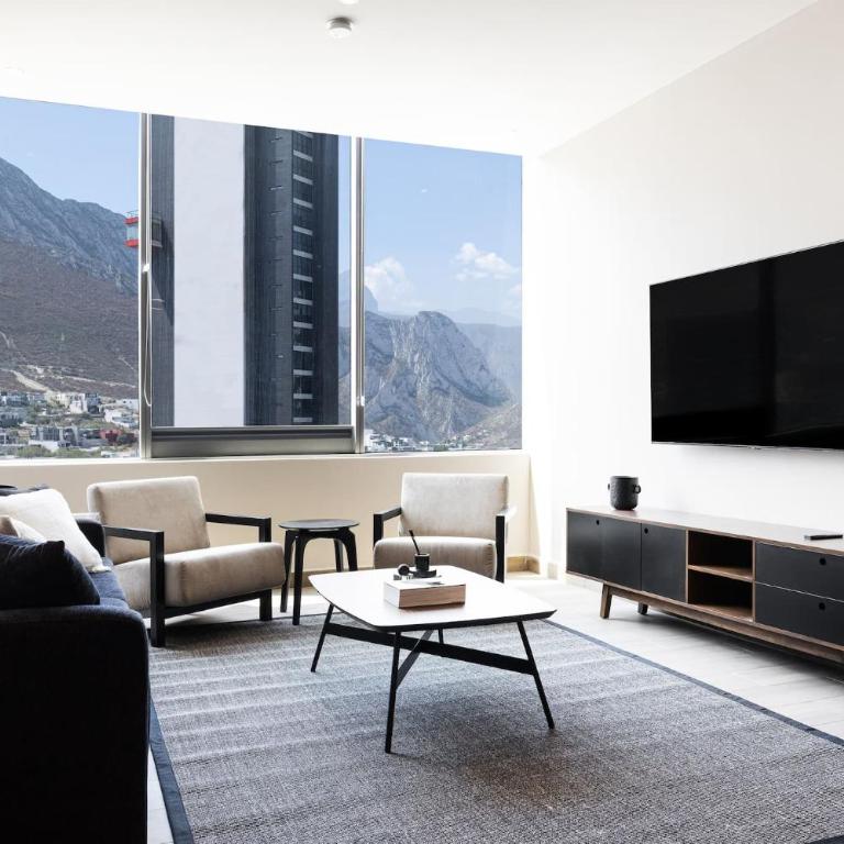 Modern Apartment with City Views and Pool Access - Apartamento - 1