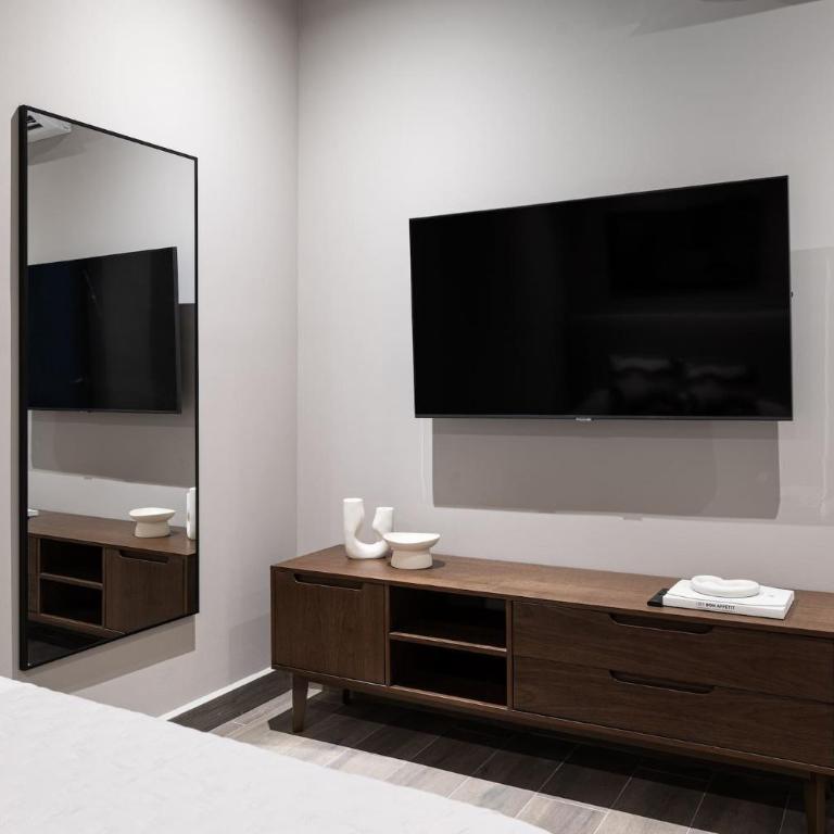 Modern Apartment with City Views and Pool Access - Apartamento - 15
