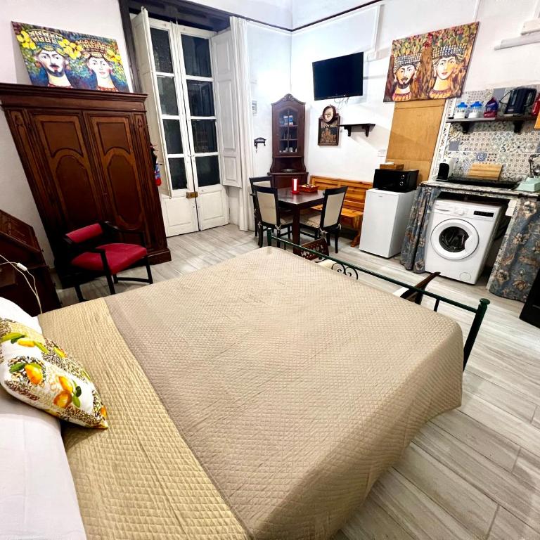 Independent Apartment in the Center of Catania - One-Bedroom House - 8