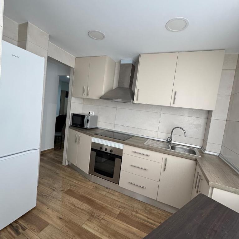 Apartamento a 1km centro de Alicante - Three-Bedroom Apartment - 15