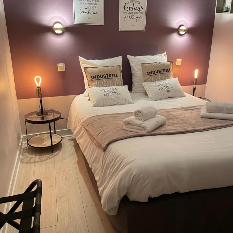 Le logis Katia - Chambre Double avec Salle de Bains Privative - 17