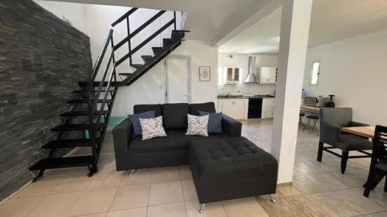 Mirador Rest House - Casa entera con pileta privada - Three-Bedroom House - 45