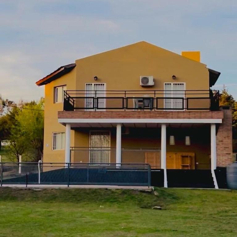 Mirador Rest House - Casa entera con pileta privada - Three-Bedroom House - 46