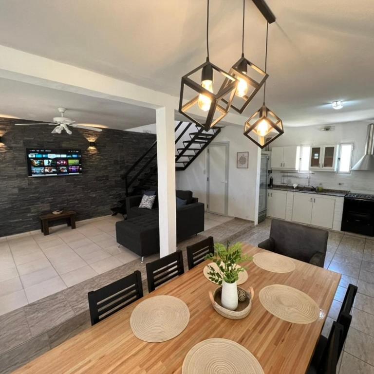Mirador Rest House - Casa entera con pileta privada - Three-Bedroom House - 47