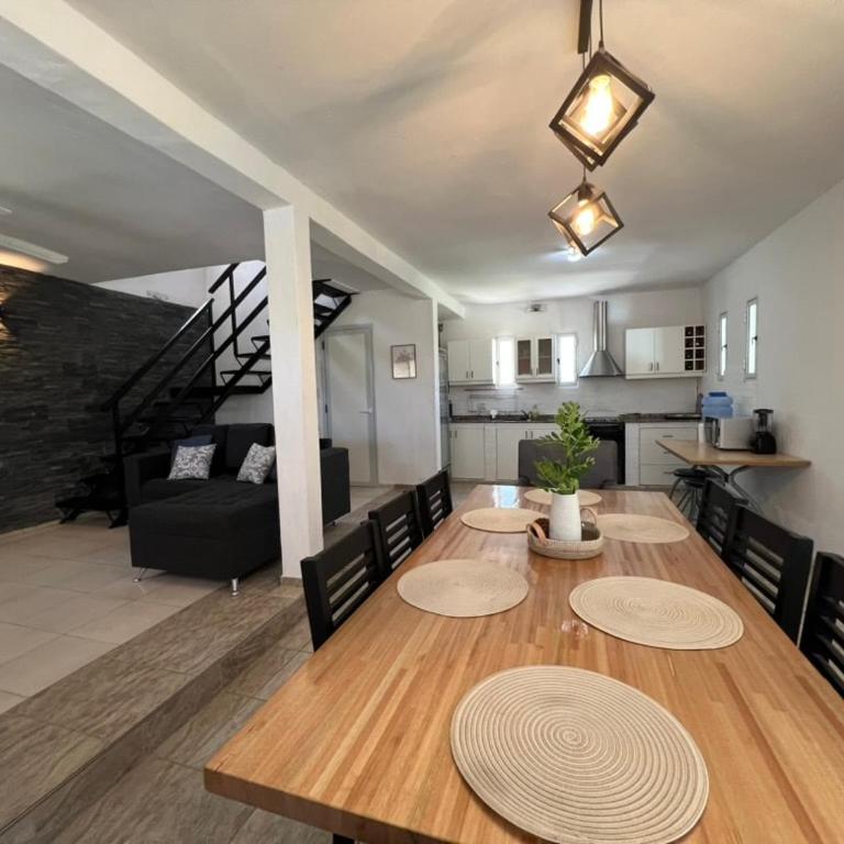 Mirador Rest House - Casa entera con pileta privada - Three-Bedroom House - 52