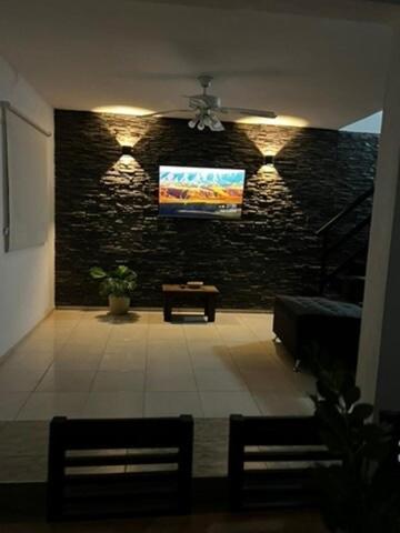 Mirador Rest House - Casa entera con pileta privada - Three-Bedroom House - 55