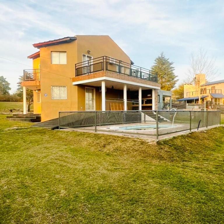 Mirador Rest House - Casa entera con pileta privada - Three-Bedroom House - 57