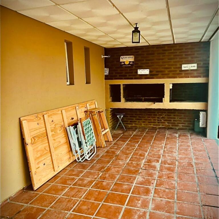 Mirador Rest House - Casa entera con pileta privada - Three-Bedroom House - 71