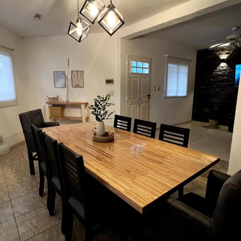 Mirador Rest House - Casa entera con pileta privada - Three-Bedroom House - 79