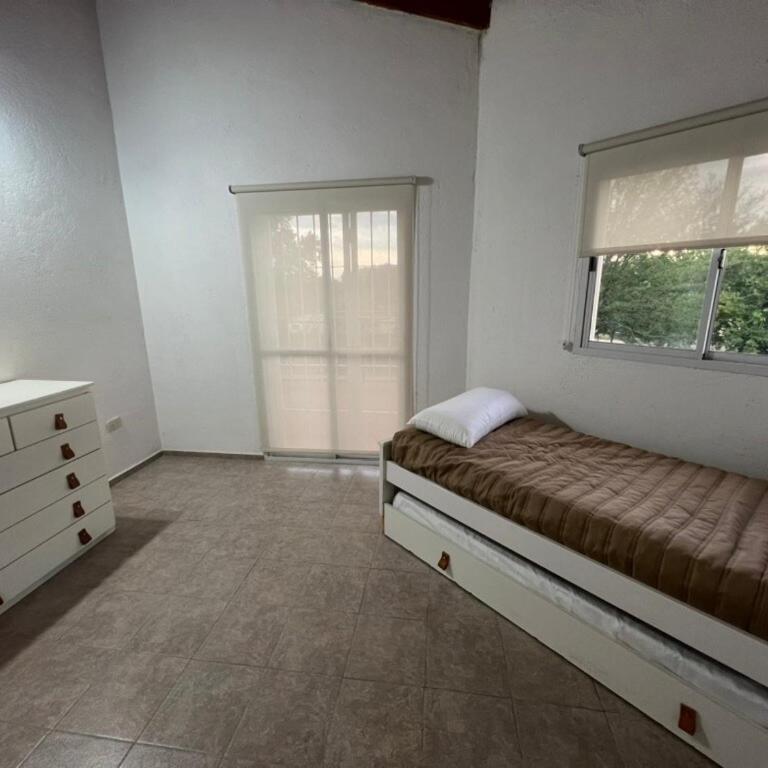 Mirador Rest House - Casa entera con pileta privada - Three-Bedroom House - 82