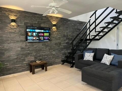 Mirador Rest House - Casa entera con pileta privada - Three-Bedroom House - 89